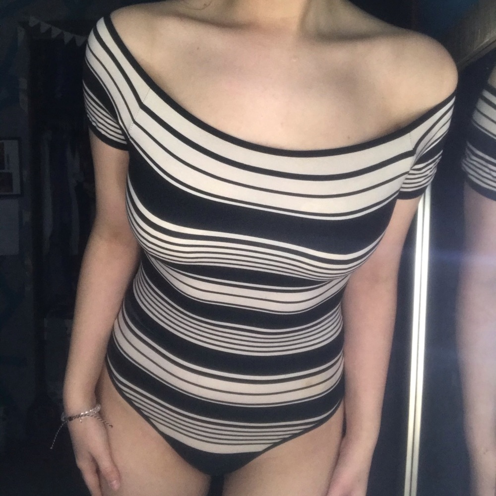 🤩Super fancy bodysuit by “Fashion Nova”🤩